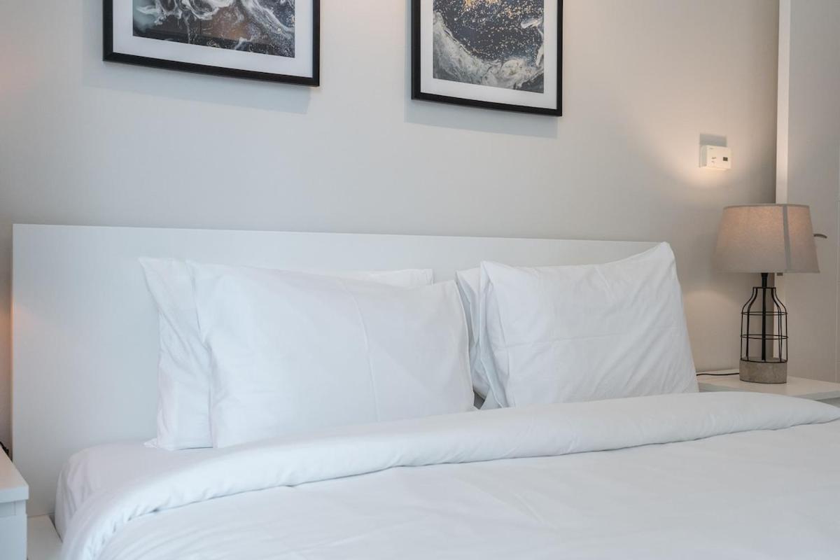 Apartment Elegant 2-bedroom With Balcony At Burj Views In Downtown