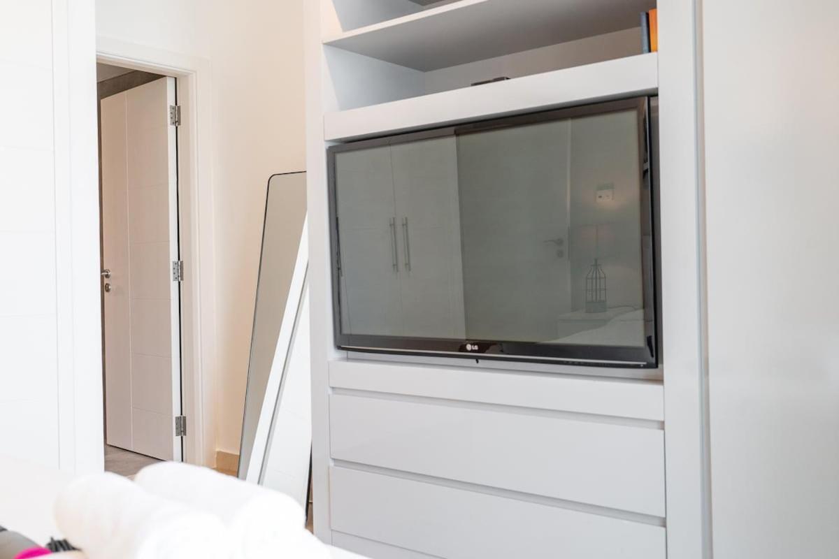 Apartment Elegant 2-bedroom With Balcony At Burj Views In Downtown *