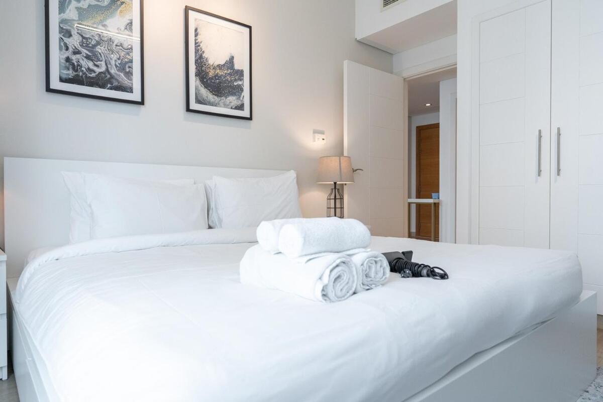 Elegant 2-bedroom With Balcony At Burj Views In Downtown