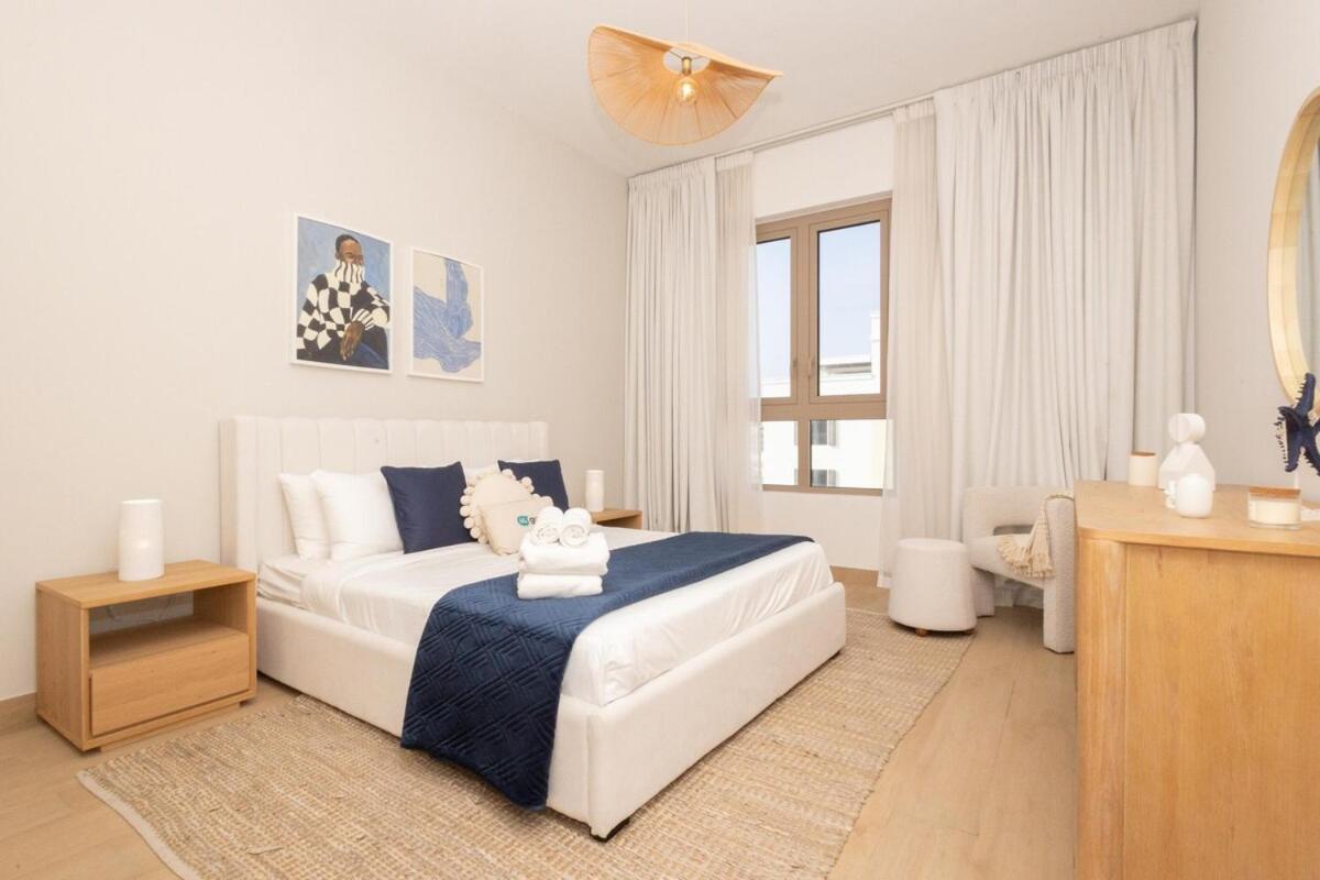 Apartment Higuests Experience Coastal Elegance At La Rive 2 In La Dubai