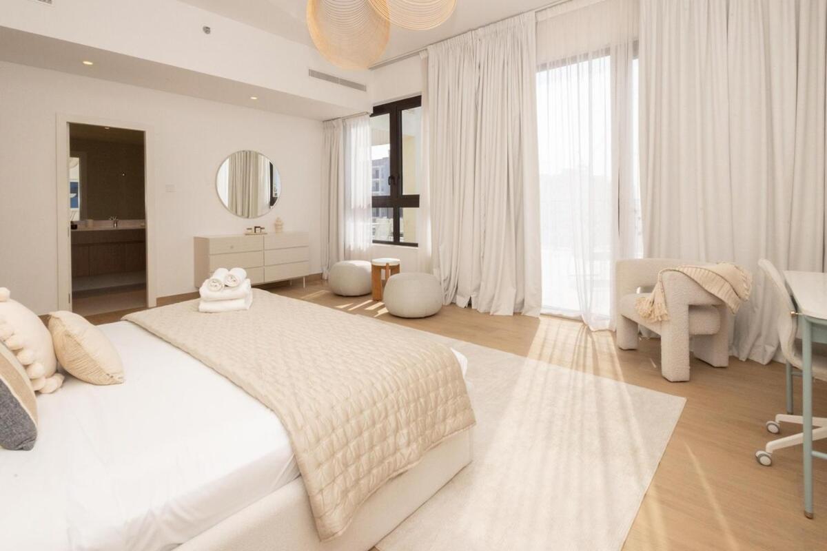 Higuests Experience Coastal Elegance At La Rive 2 In La Dubai
