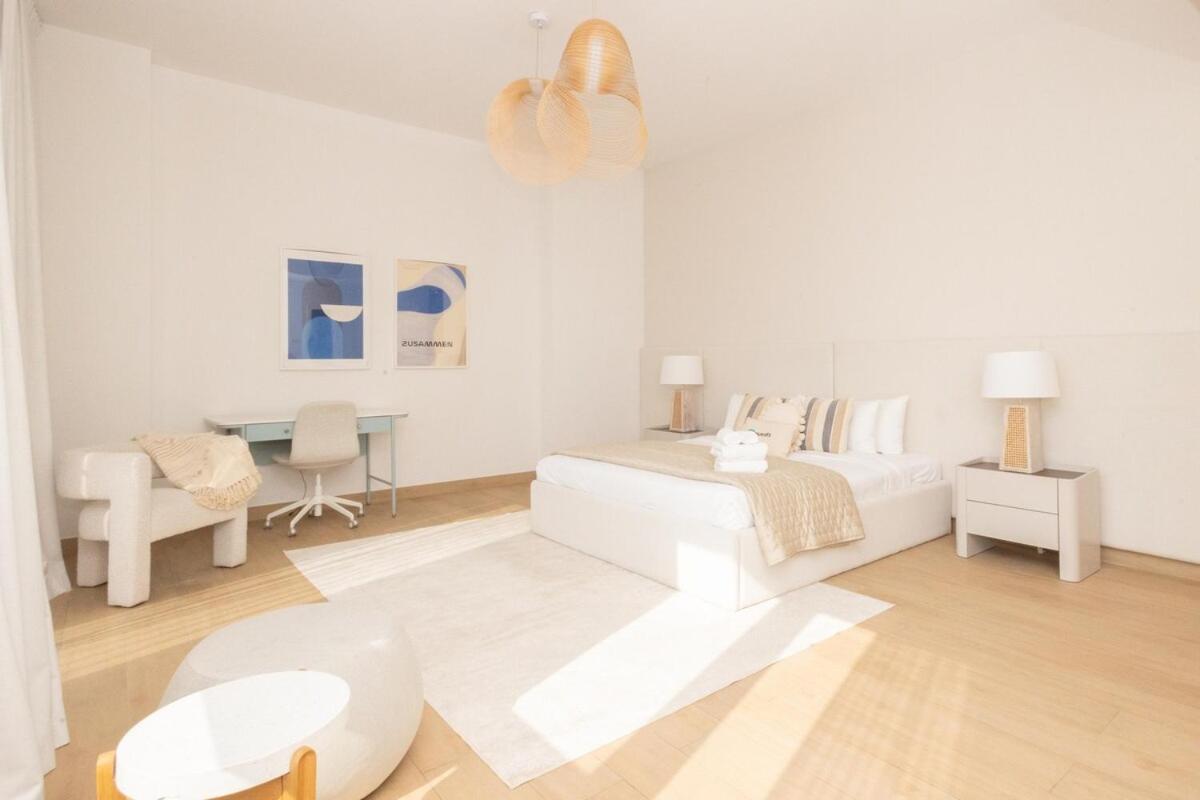 Apartment Higuests Experience Coastal Elegance At La Rive 2 In La Dubai