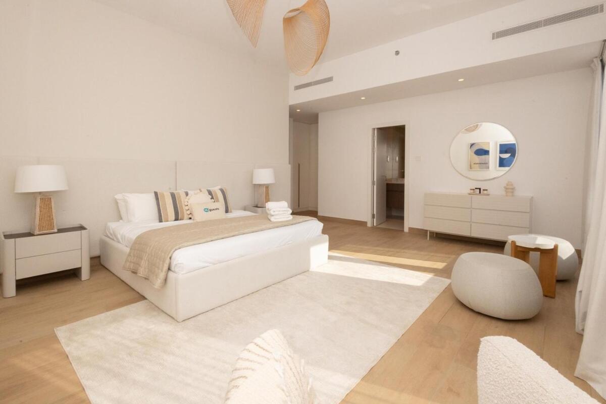 Apartment Higuests Experience Coastal Elegance At La Rive 2 In La Dubai