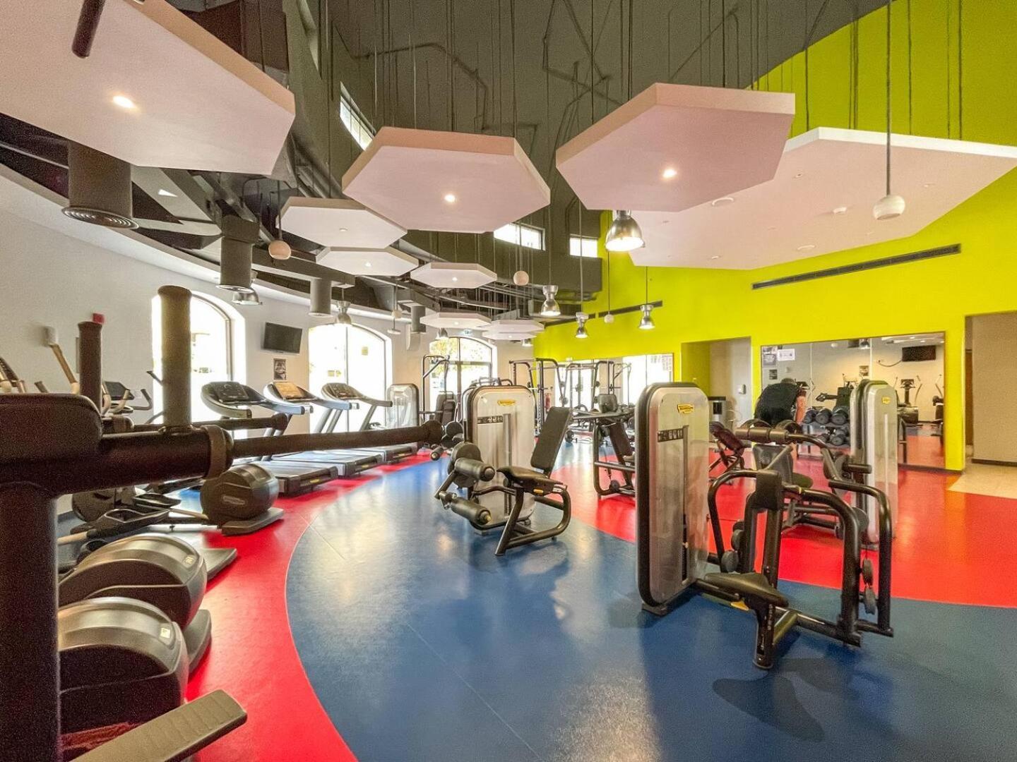 5 Bedroom Flat In Jbr Near The And Sleeps 9 * Dubai