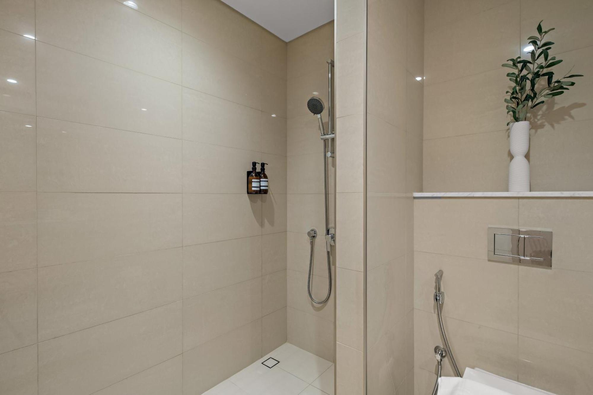 Luxe 2br With Stunning Burj Khalifa Views *