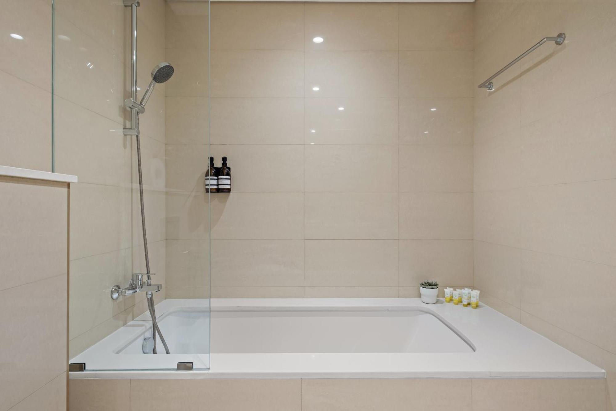 Luxe 2br With Stunning Burj Khalifa Views Apartment Dubai