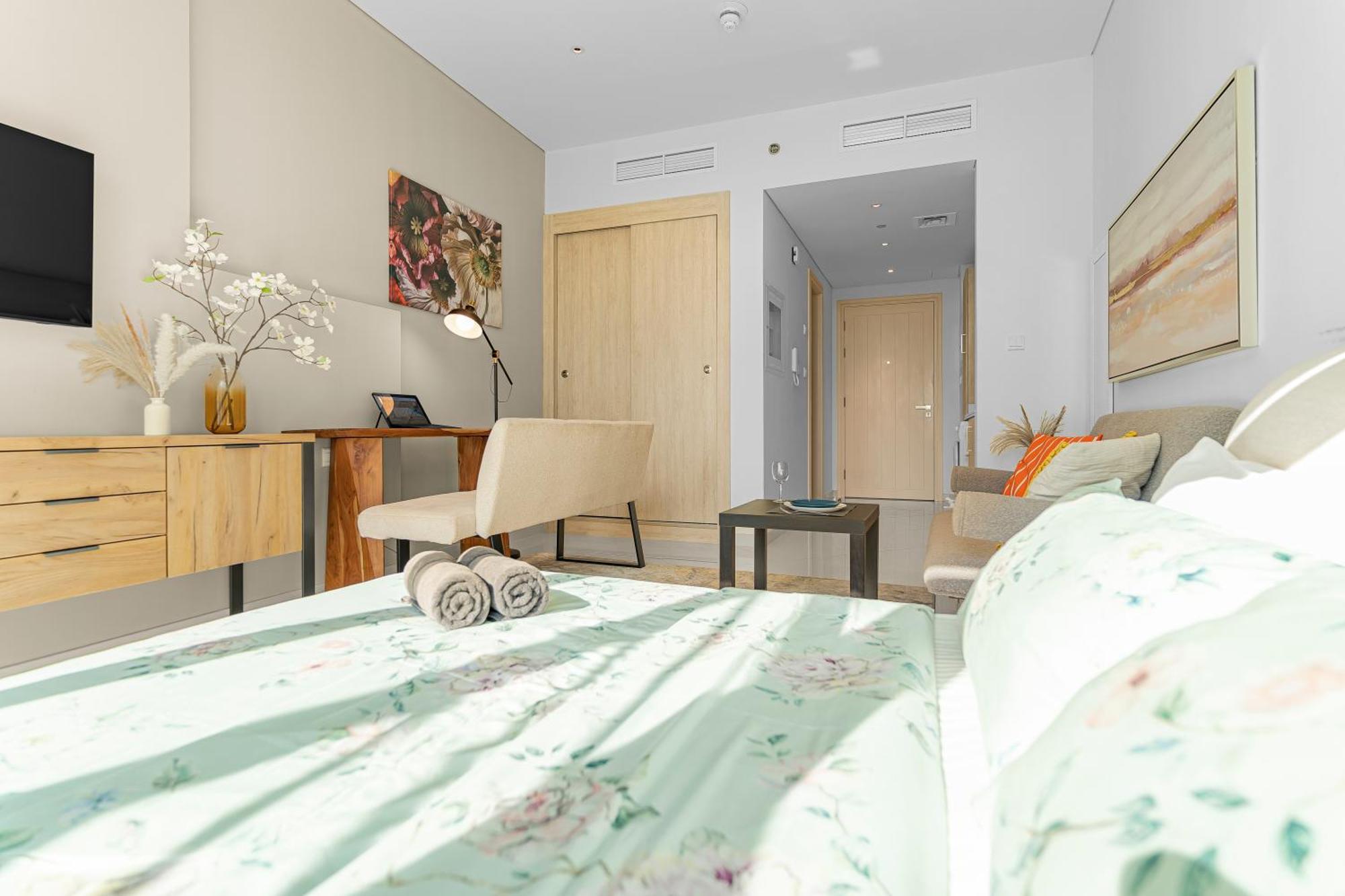 Apartment Cozy Sea & Marina View With Rooftop Pool & Private In Palm Jumeirah, Steps To Nakheel Mall *