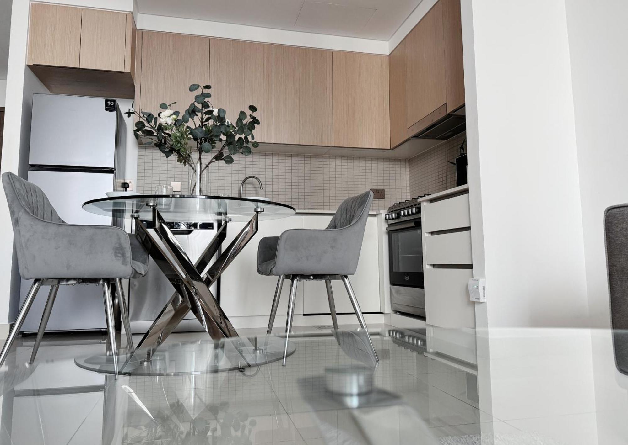 Apartment Luxury 1br In Creek Harbour *