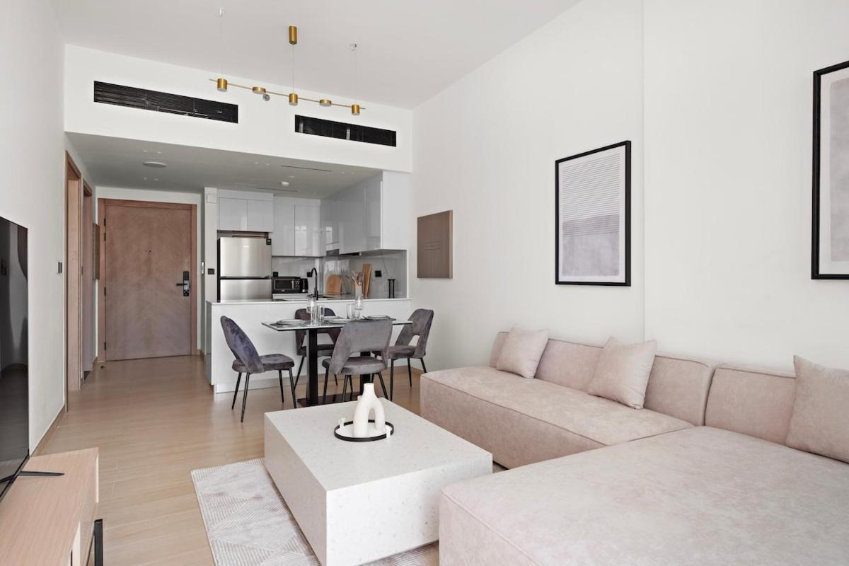 Stunning 1 Bedroom Modern Luxury At Jvc *