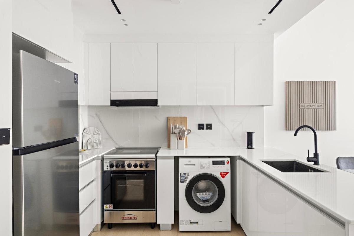 Stunning 1 Bedroom Modern Luxury At Jvc