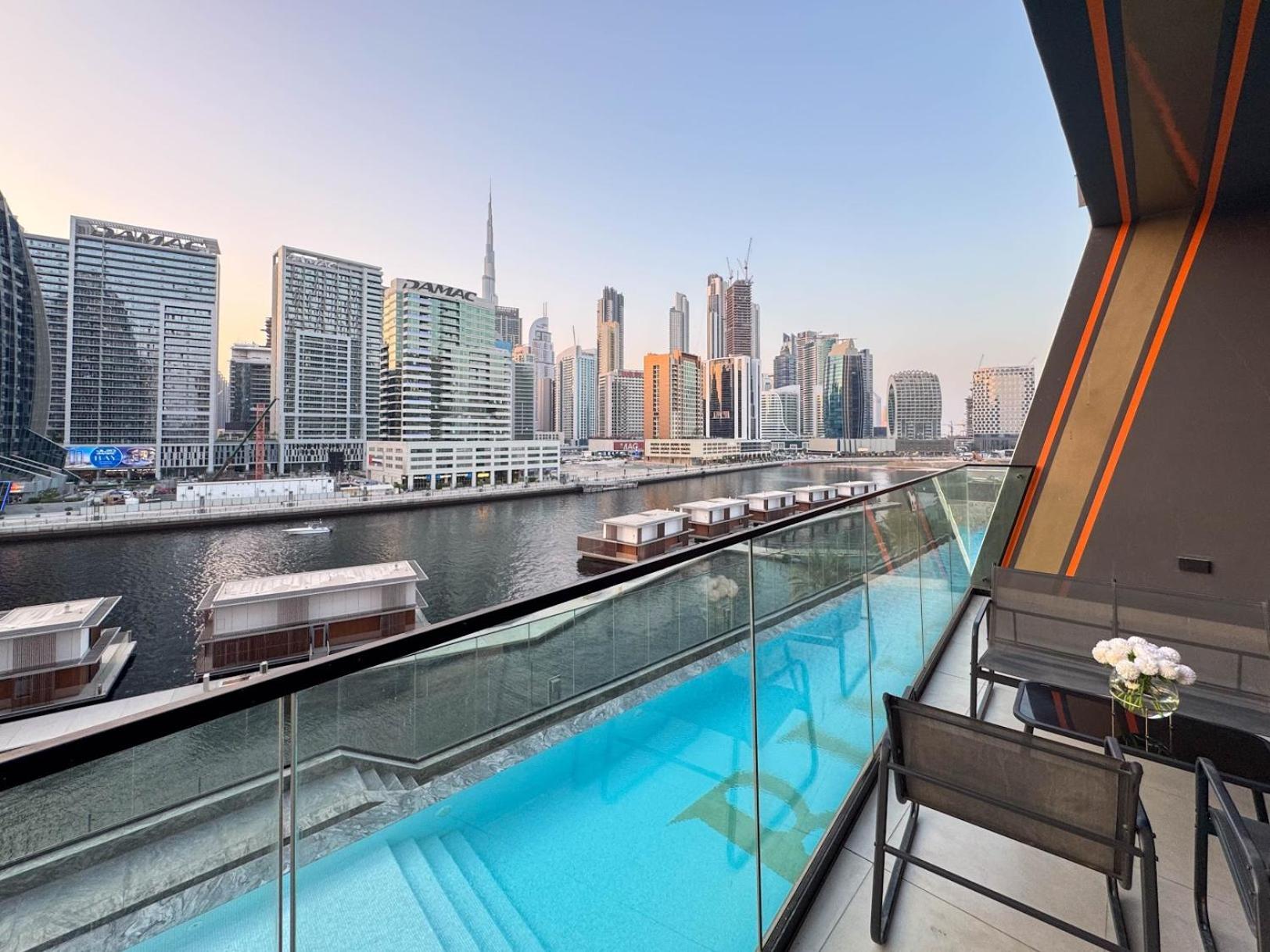 Sunset View Overlooking Burj Khalifa And Canal View Apartment Dubai