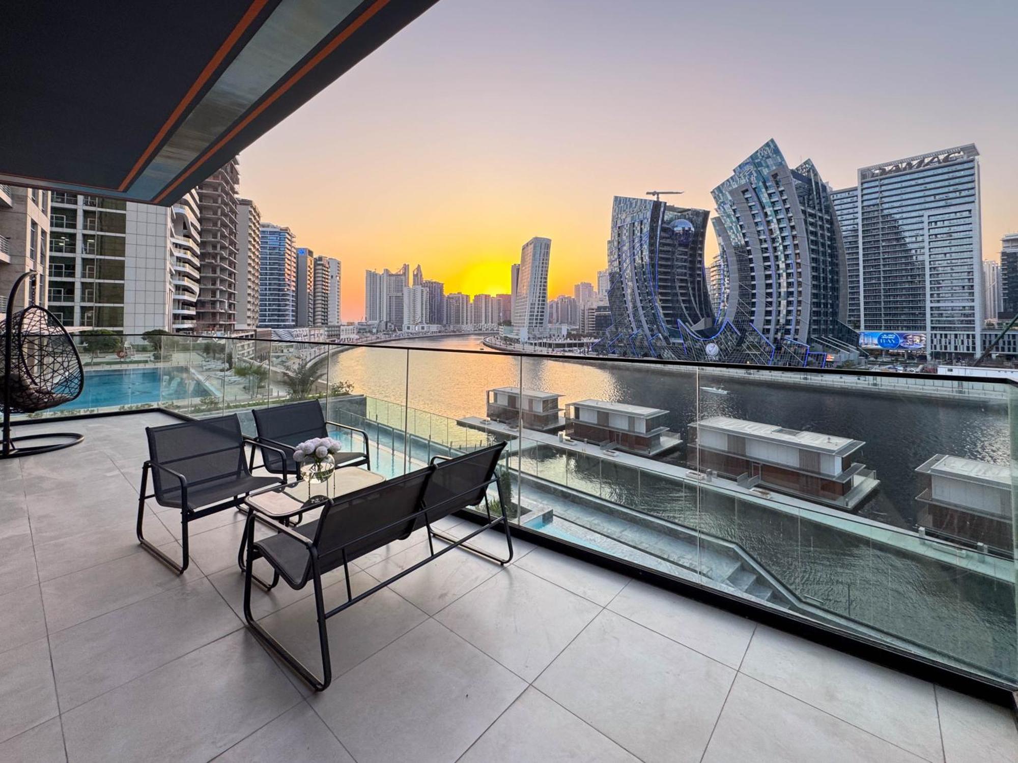 Apartment Sunset View Overlooking Burj Khalifa And Canal View