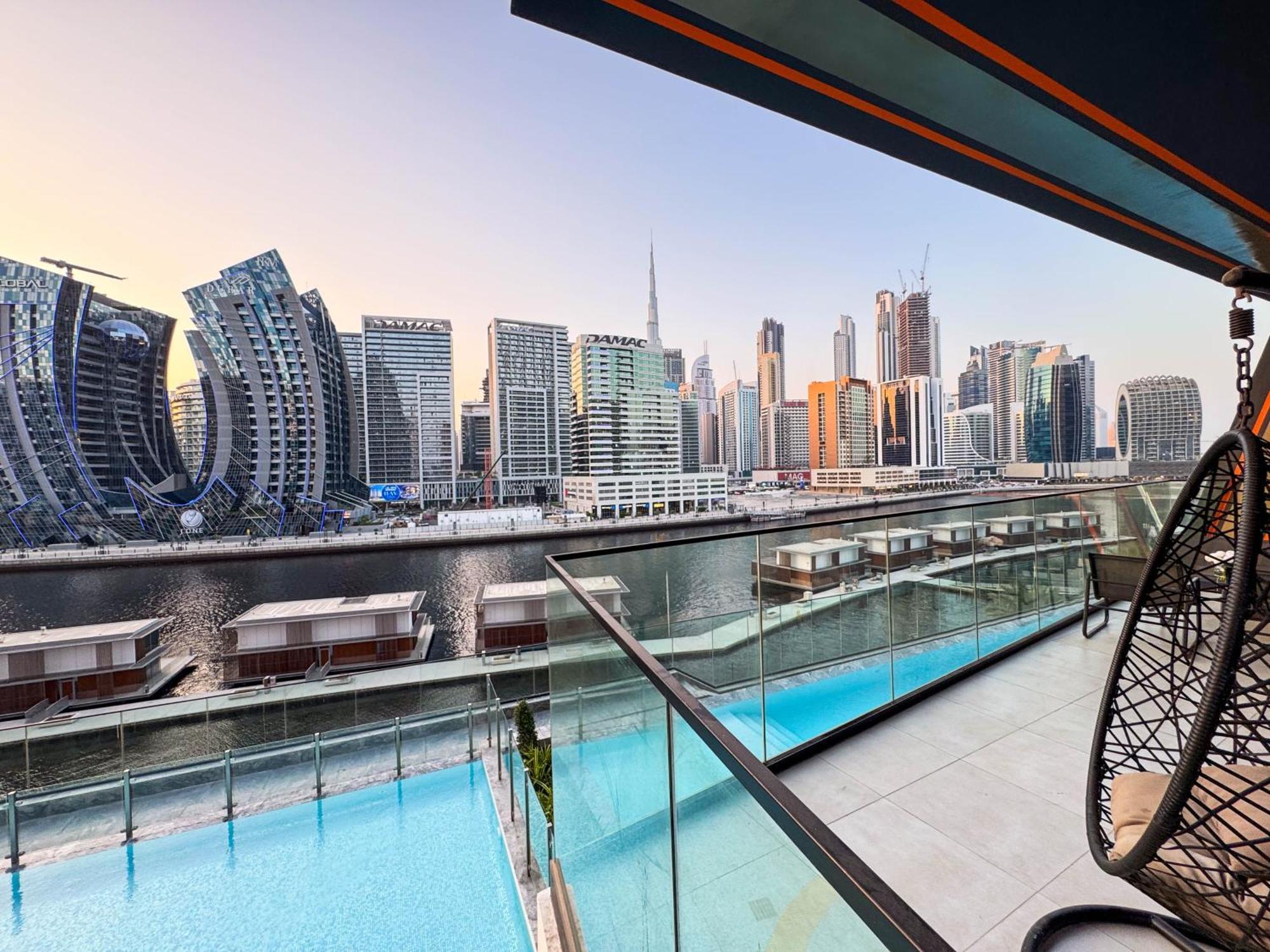 Sunset View Overlooking Burj Khalifa And Canal View Apartment Dubai