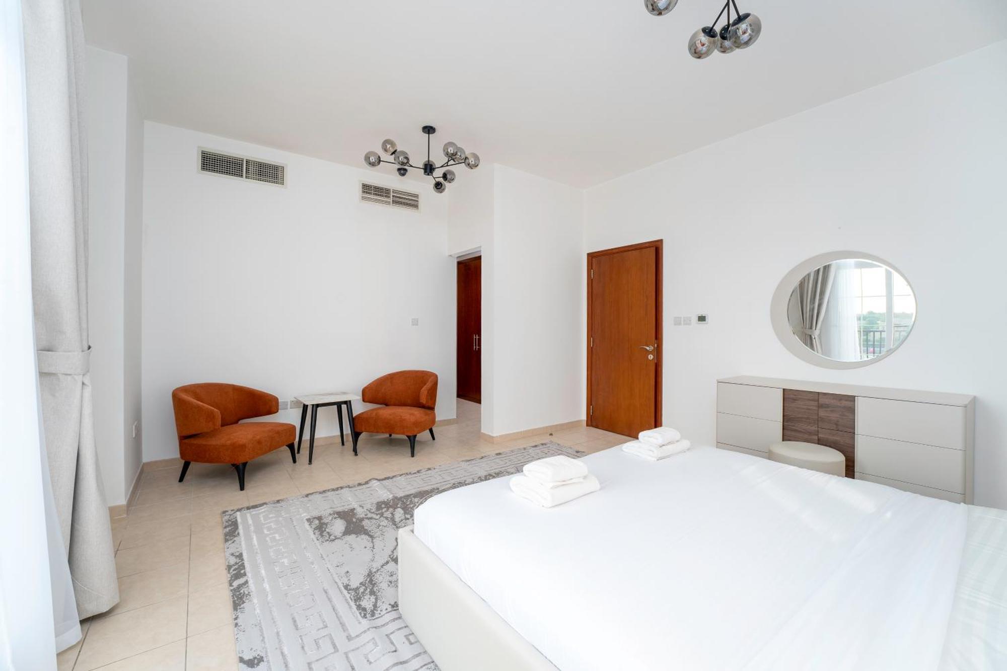 Villa Idyllic Family Haven 3-bedroom With Study By Petals Homes *
