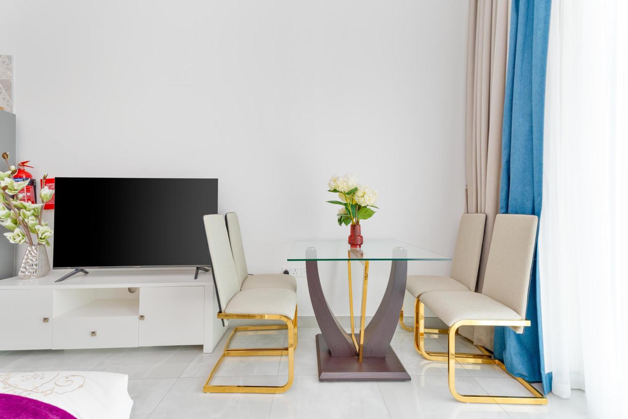 Apartment Vacay Lettings - Pearlz By Danube -studio-al Furjan-near Metro *
