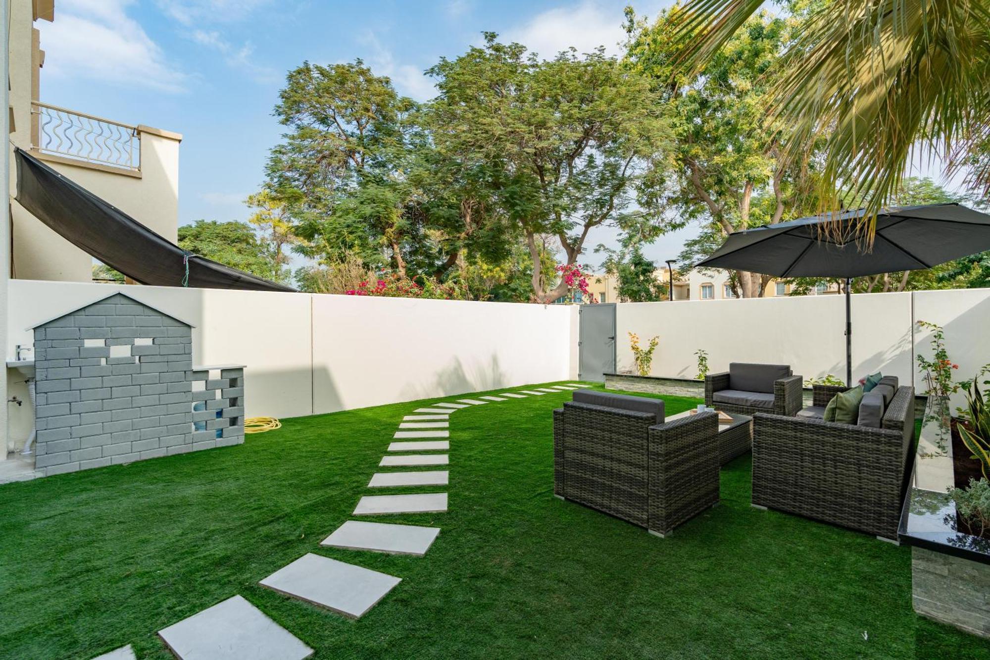 White Sage Brand New 3br With Garden And Two Balconies