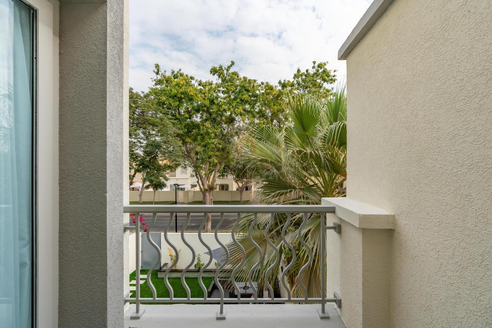 White Sage Brand New 3br With Garden And Two Balconies *