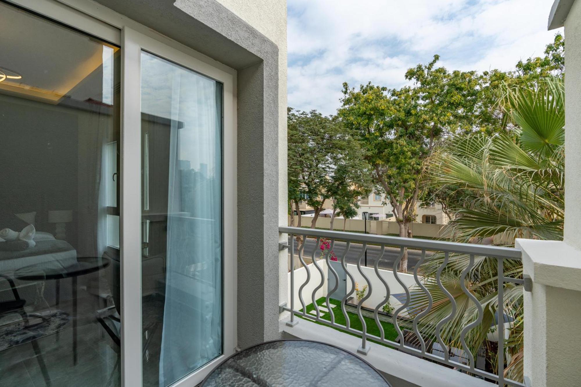 Villa White Sage Brand New 3br With Garden And Two Balconies