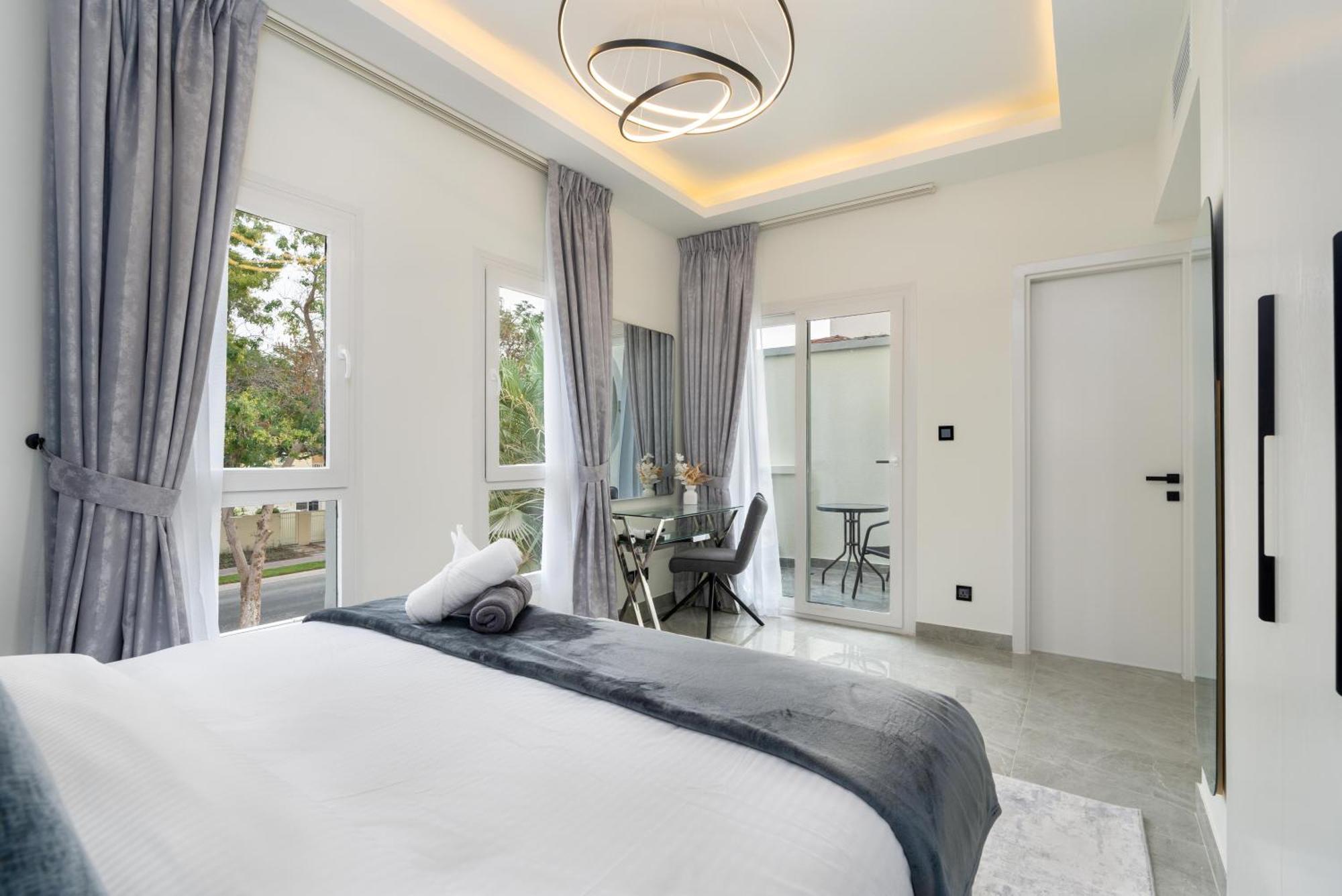 Villa White Sage Brand New 3br With Garden And Two Balconies Dubai