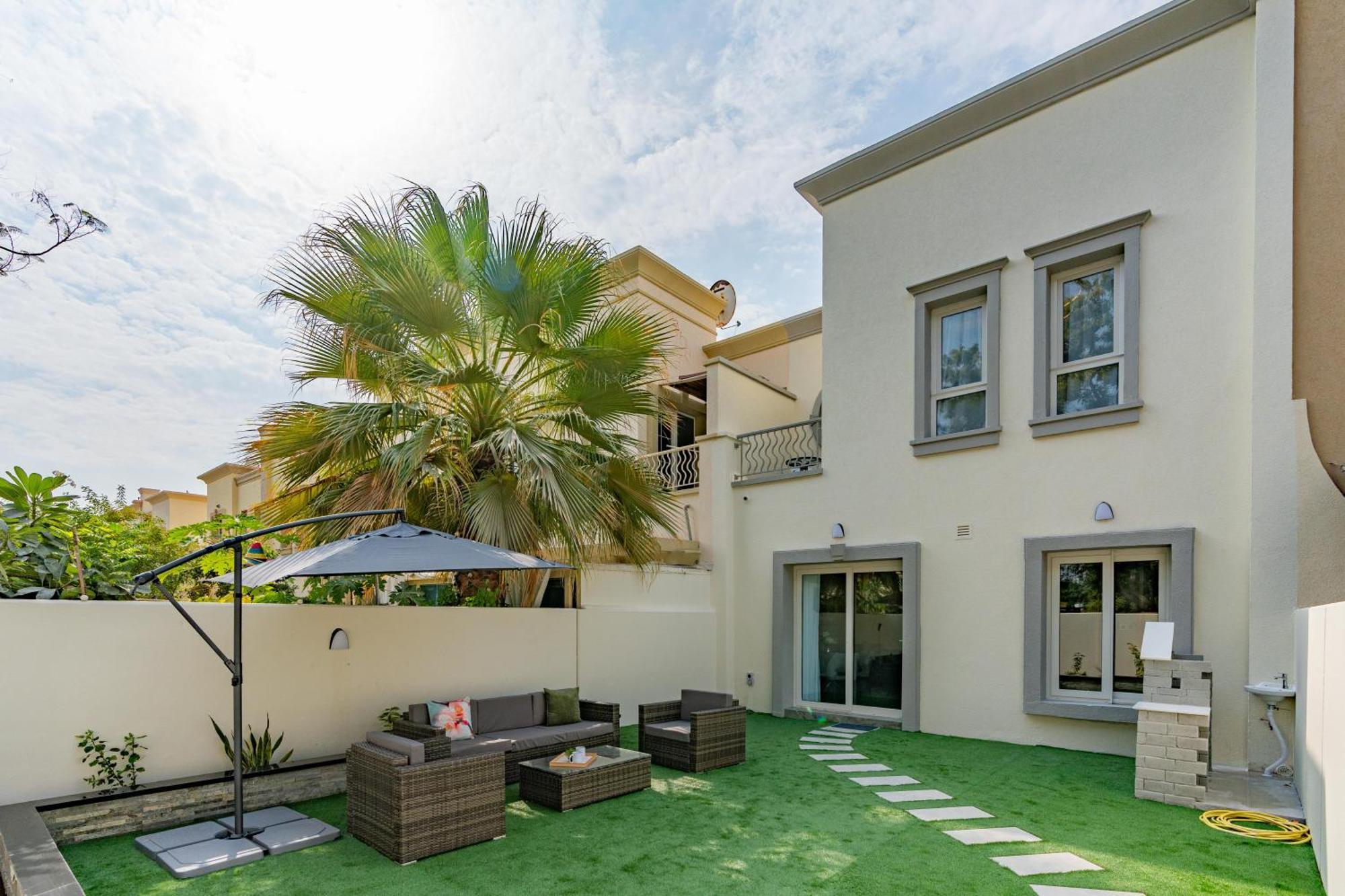 Villa White Sage Brand New 3br With Garden And Two Balconies Dubai