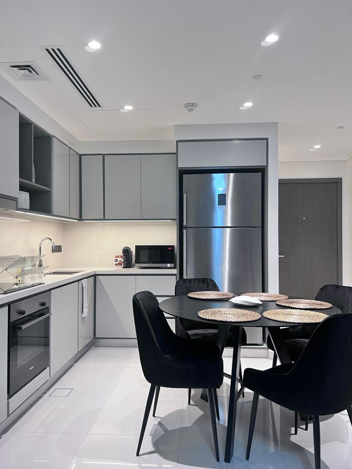 A Luxurious 2 Bedroom Emaar Beachfront In Palm Jumeirah * Dubai