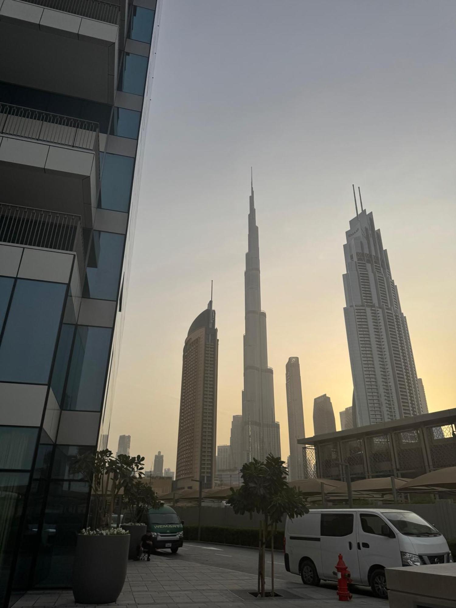Ina Homes - 1bhk Downtown Views Direct Access To Mall Apartment