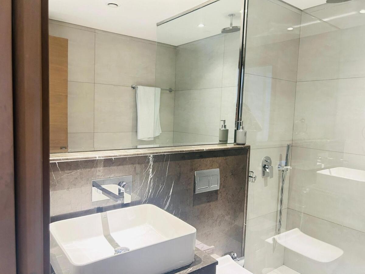 Stylish 1 Bedroom In Jvc Close To Mall 29 Mins To Trade Fair Dubai