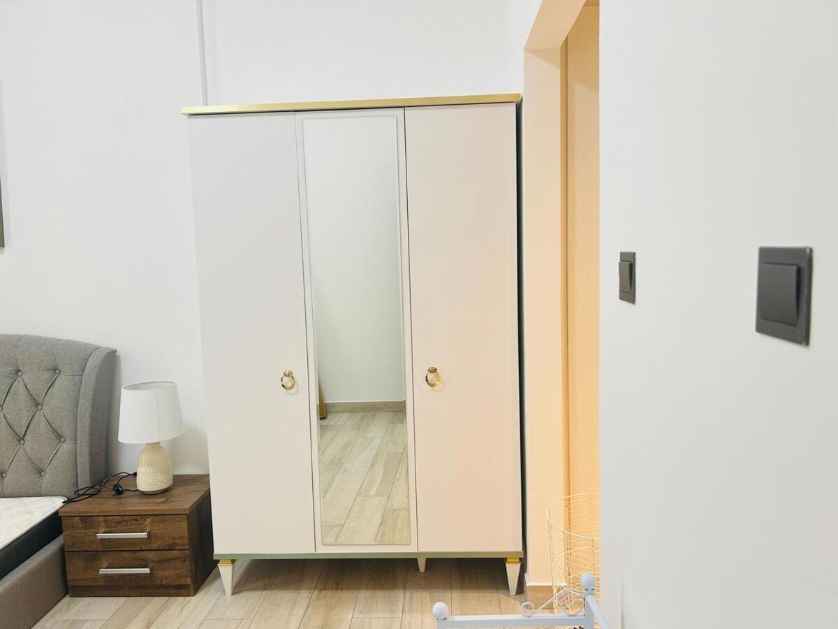 Stylish 1 Bedroom In Jvc Close To Mall 29 Mins To Trade Fair Apartment Dubai