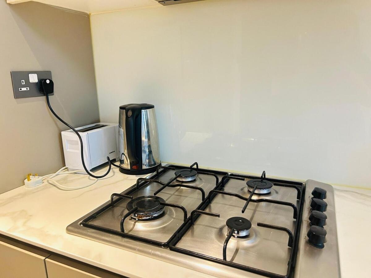 Stylish 1 Bedroom In Jvc Close To Mall 29 Mins To Trade Fair Apartment