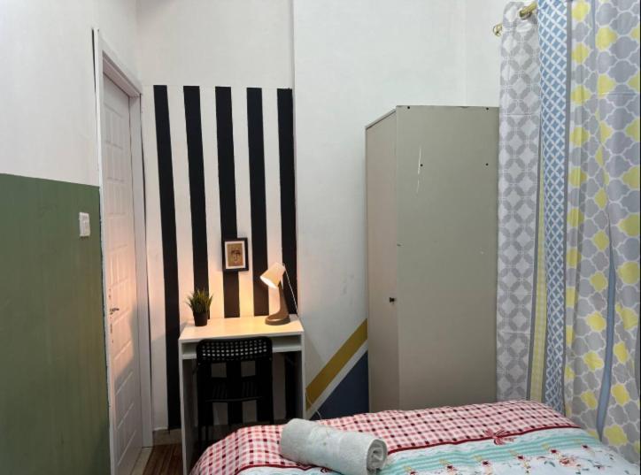 Double Bed Partition Near Mashreq Metro * Dubai