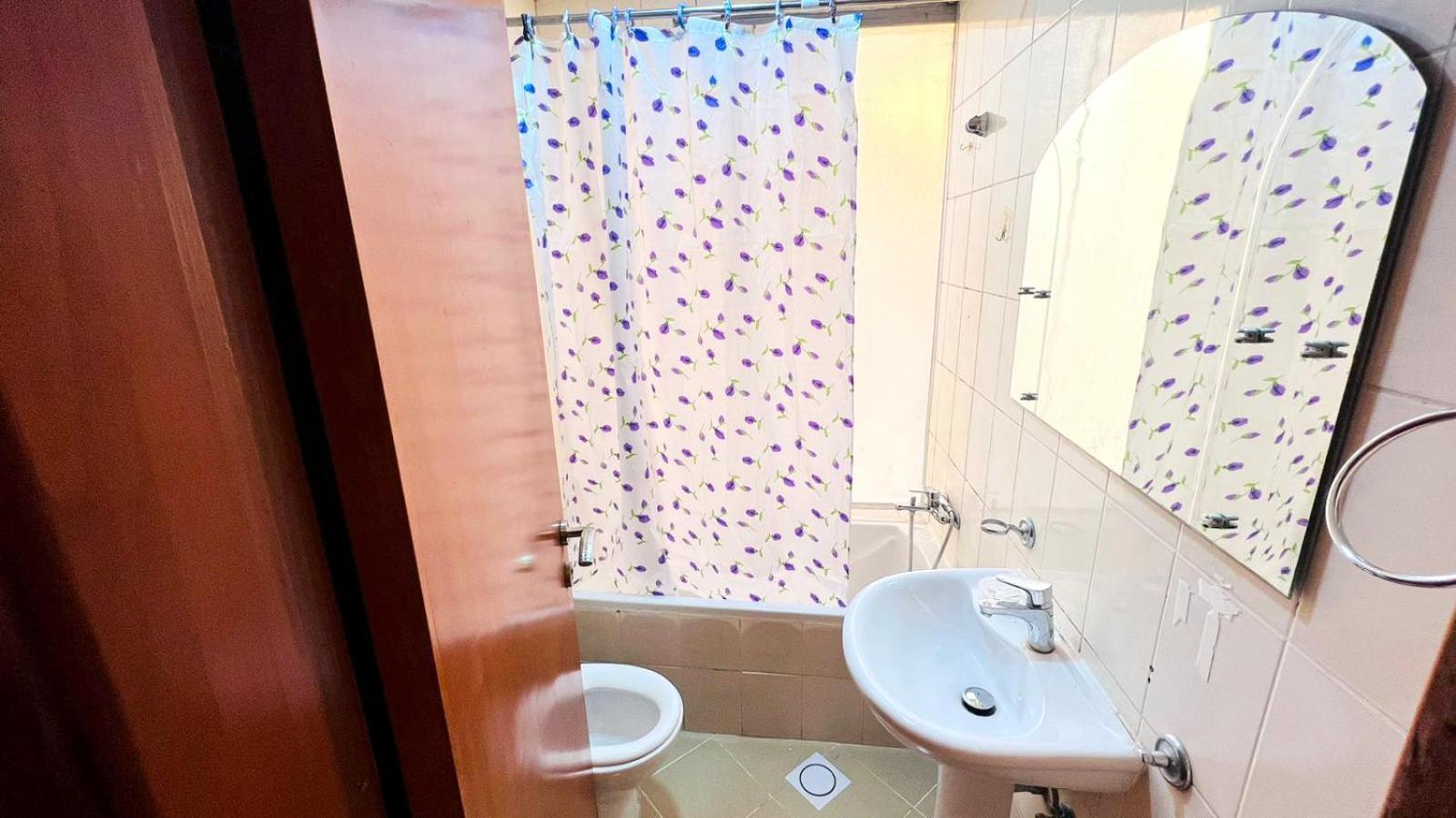 Calm Partition Near Internet Metro Homestay