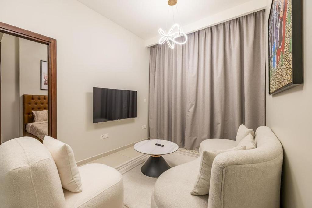 Stylish 2 Bedroom In Business Bay * Dubai