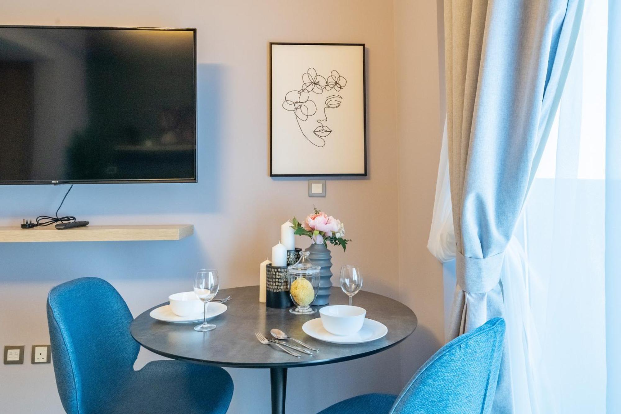 Apartment Primestay - Stylish In Azizi Aura, Dubai