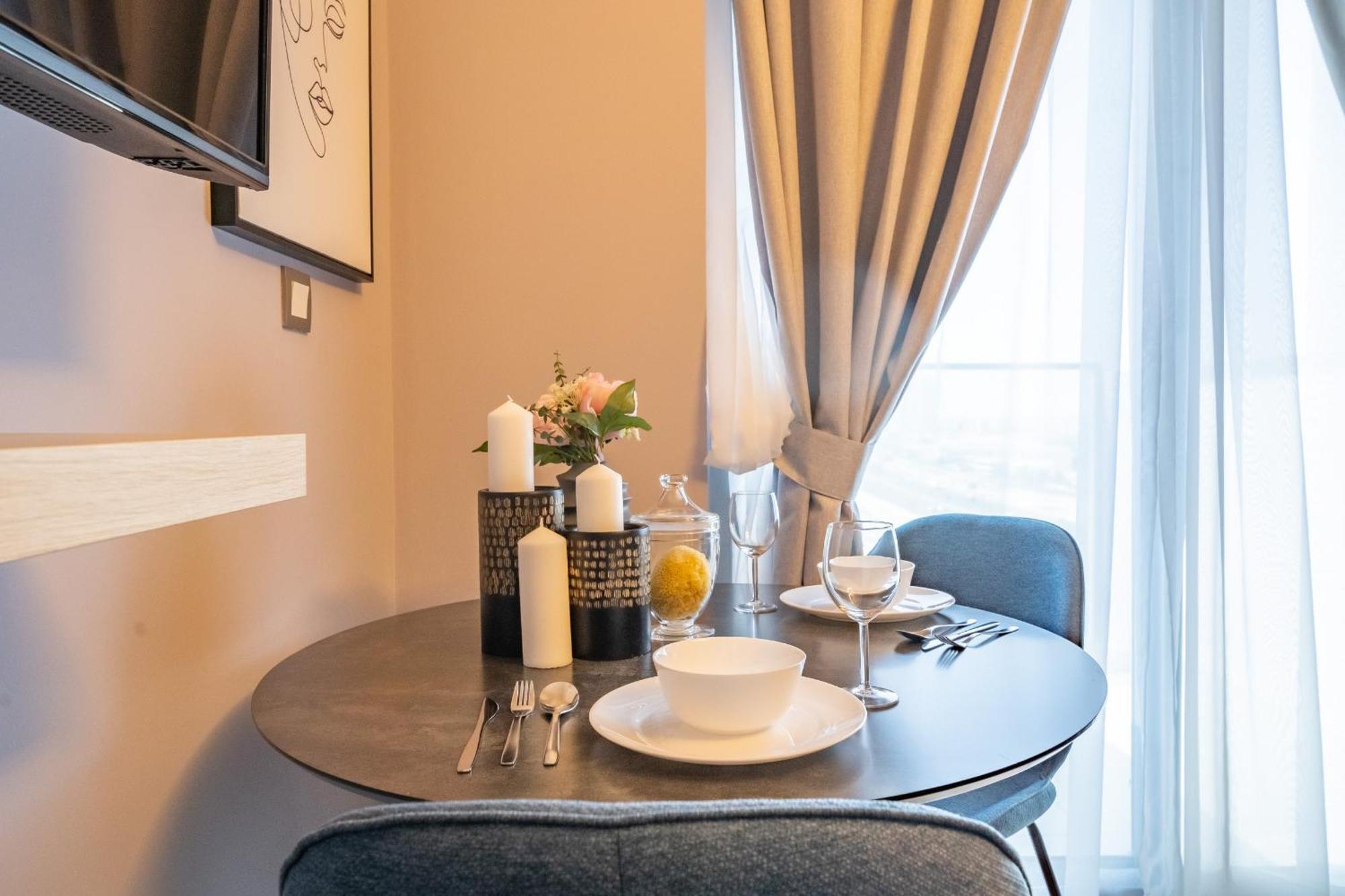 Primestay - Stylish In Azizi Aura,