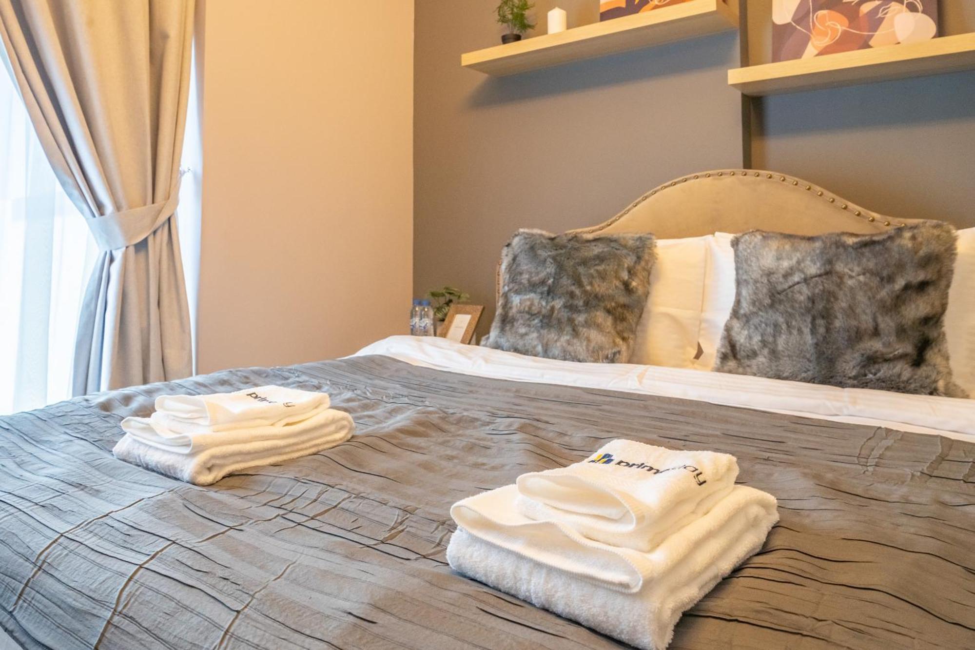 Primestay - Stylish In Azizi Aura, *