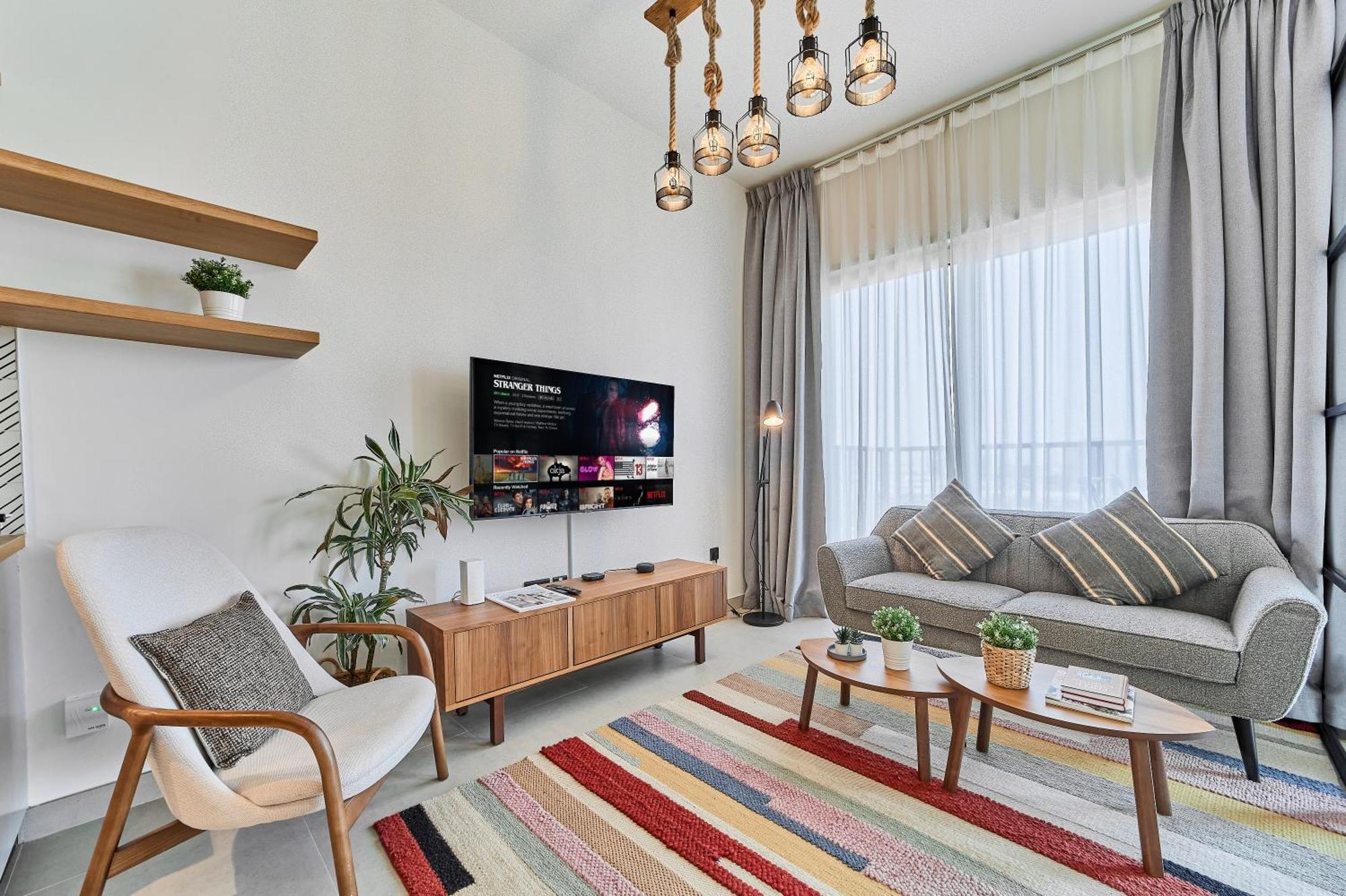 Elegant & Bright 1br Getaway Near Hills Park Dubai