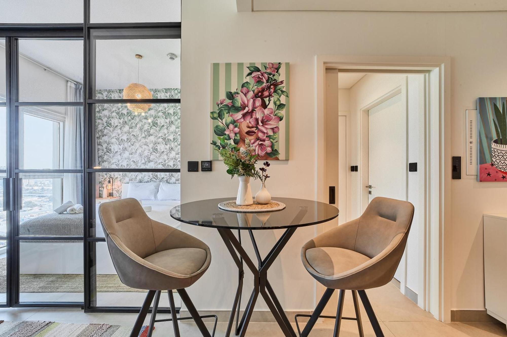 Elegant & Bright 1br Getaway Near Hills Park * Dubai