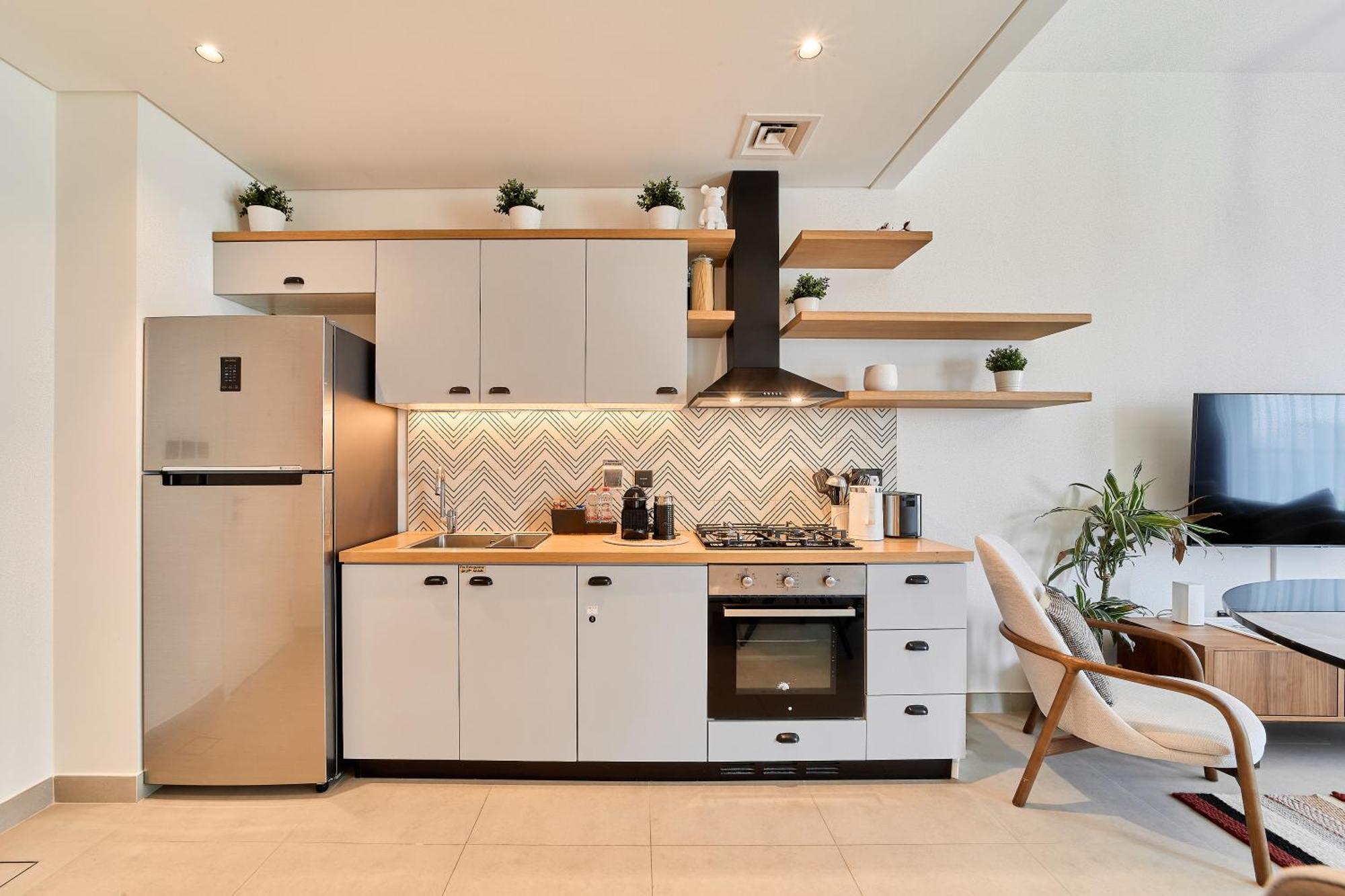 Elegant & Bright 1br Getaway Near Hills Park Dubai