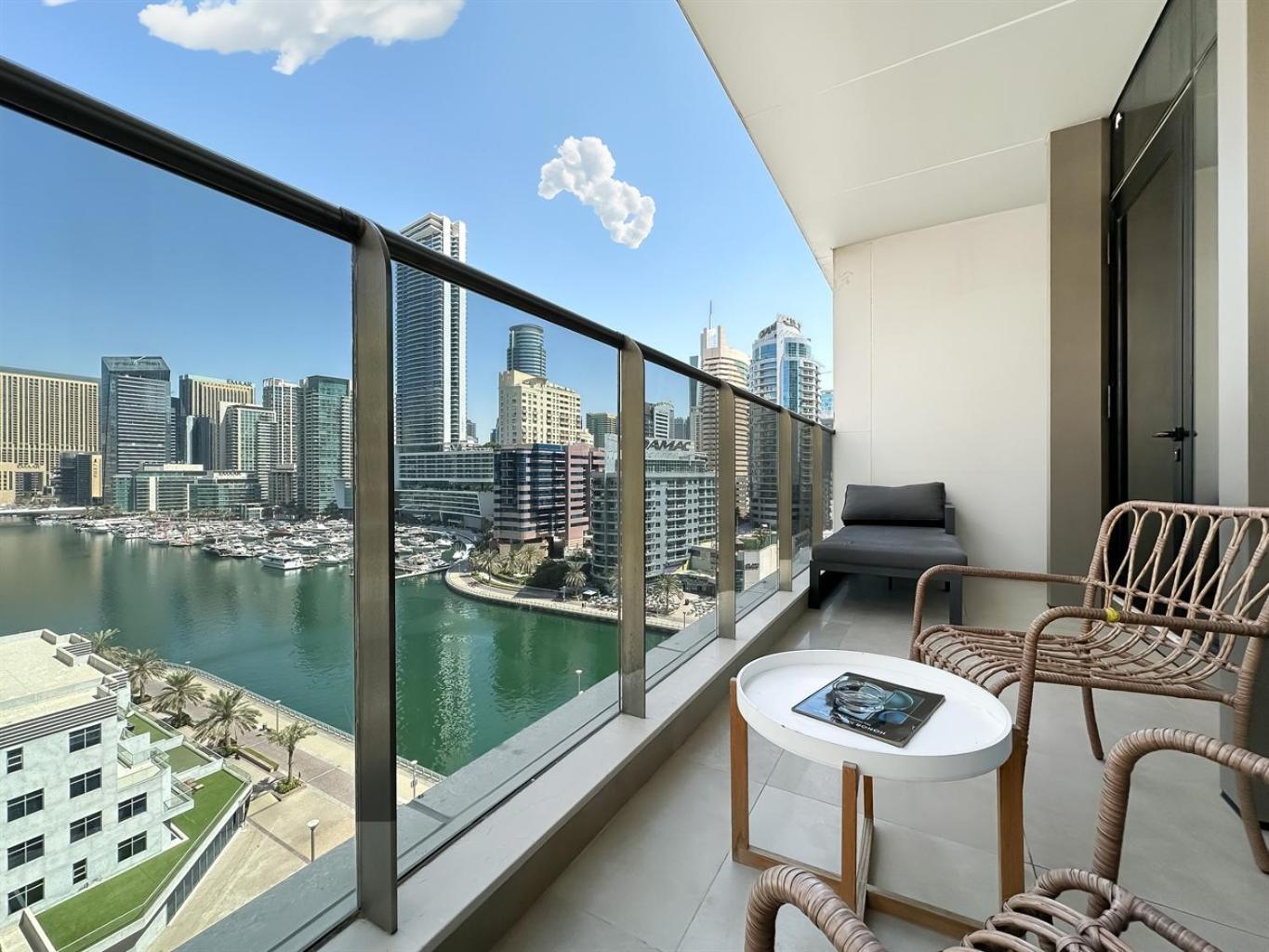 Refined Living - 1bdr Escape W Marina Views Apartment