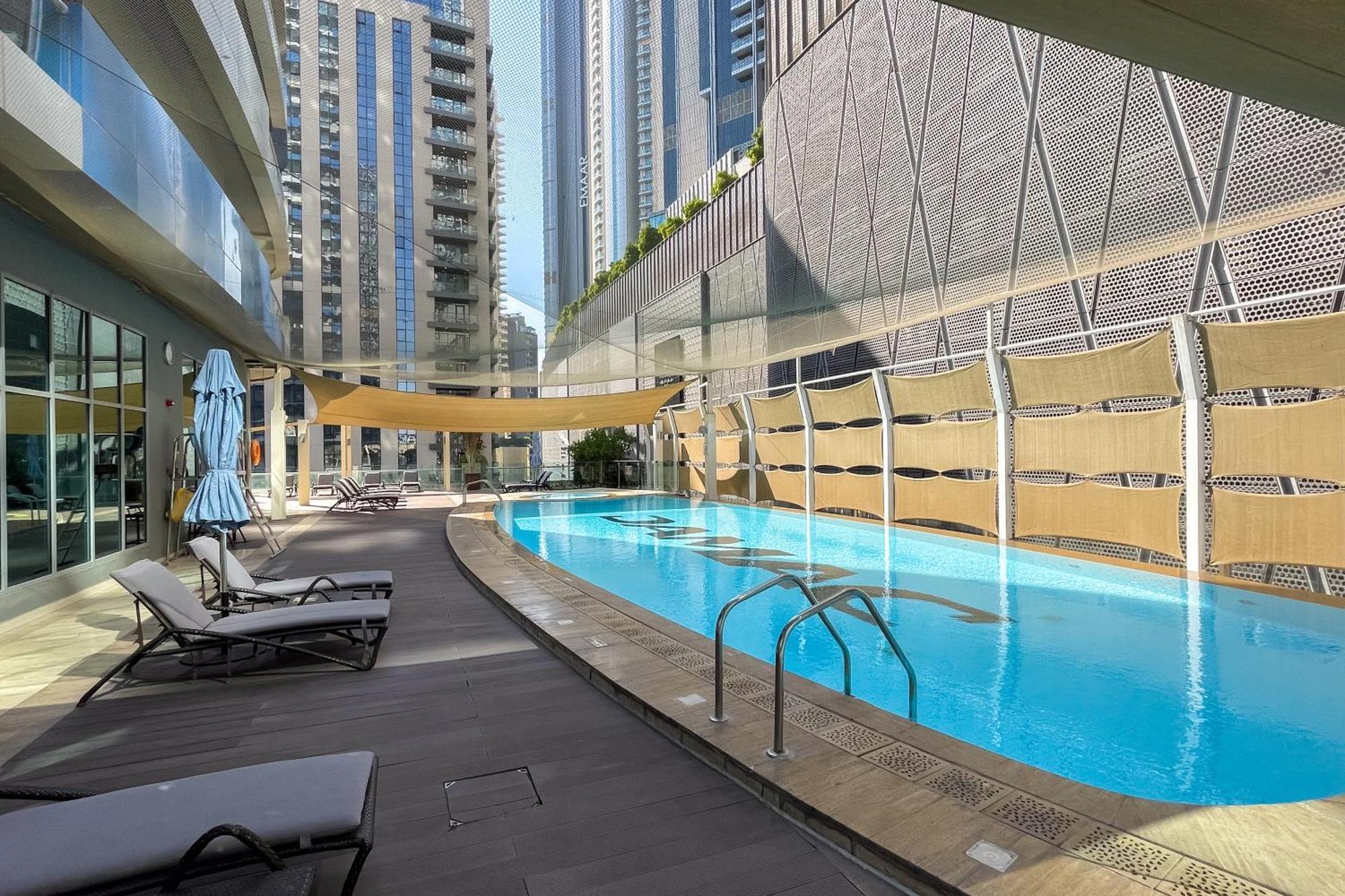 Apartment Fancy 3 Bedroom Right Next To Mall With Burj View In Downtown *
