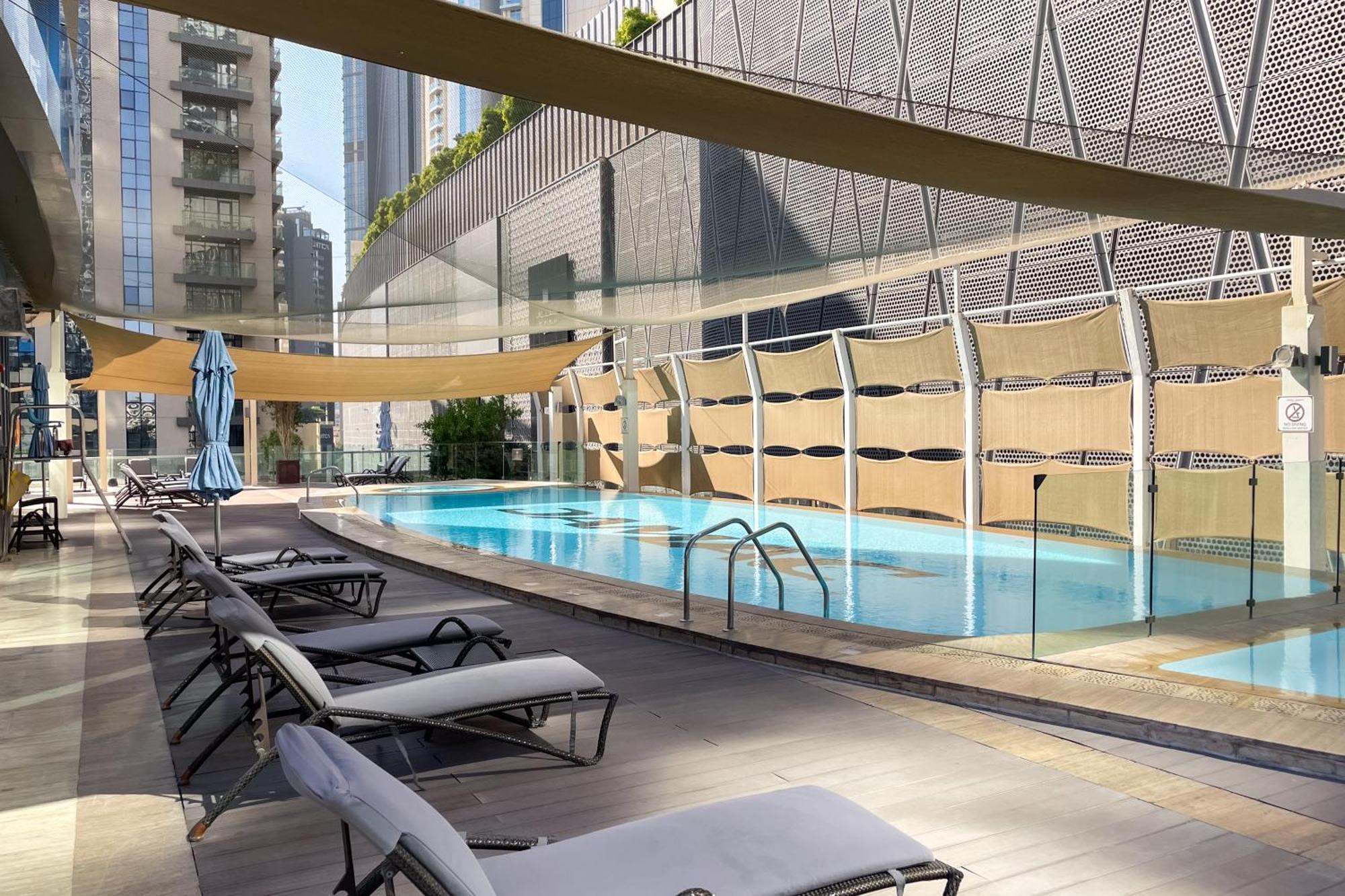 Apartment Fancy 3 Bedroom Right Next To Mall With Burj View In Downtown