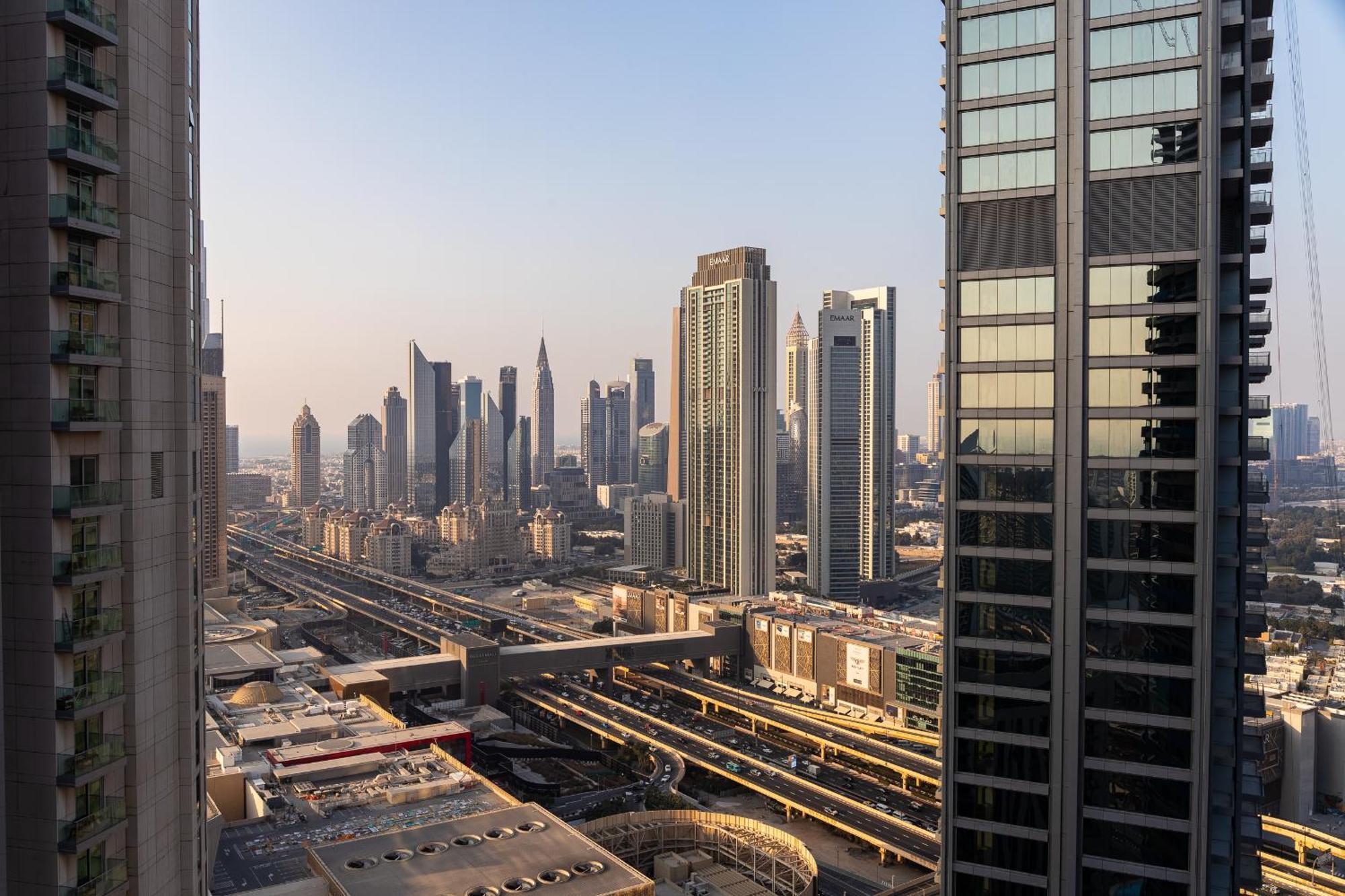 Apartment Fancy 3 Bedroom Right Next To Mall With Burj View In Downtown