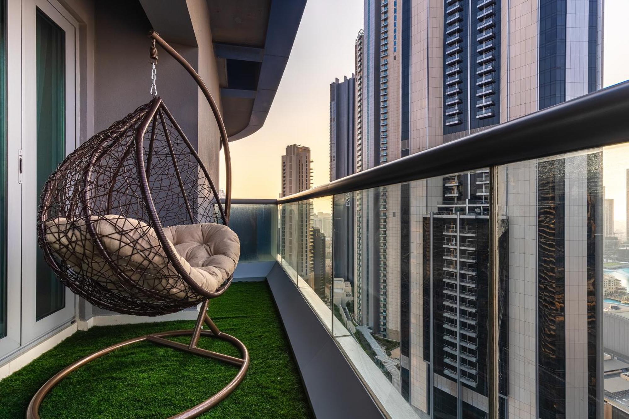 Fancy 3 Bedroom Right Next To Mall With Burj View In Downtown Dubai