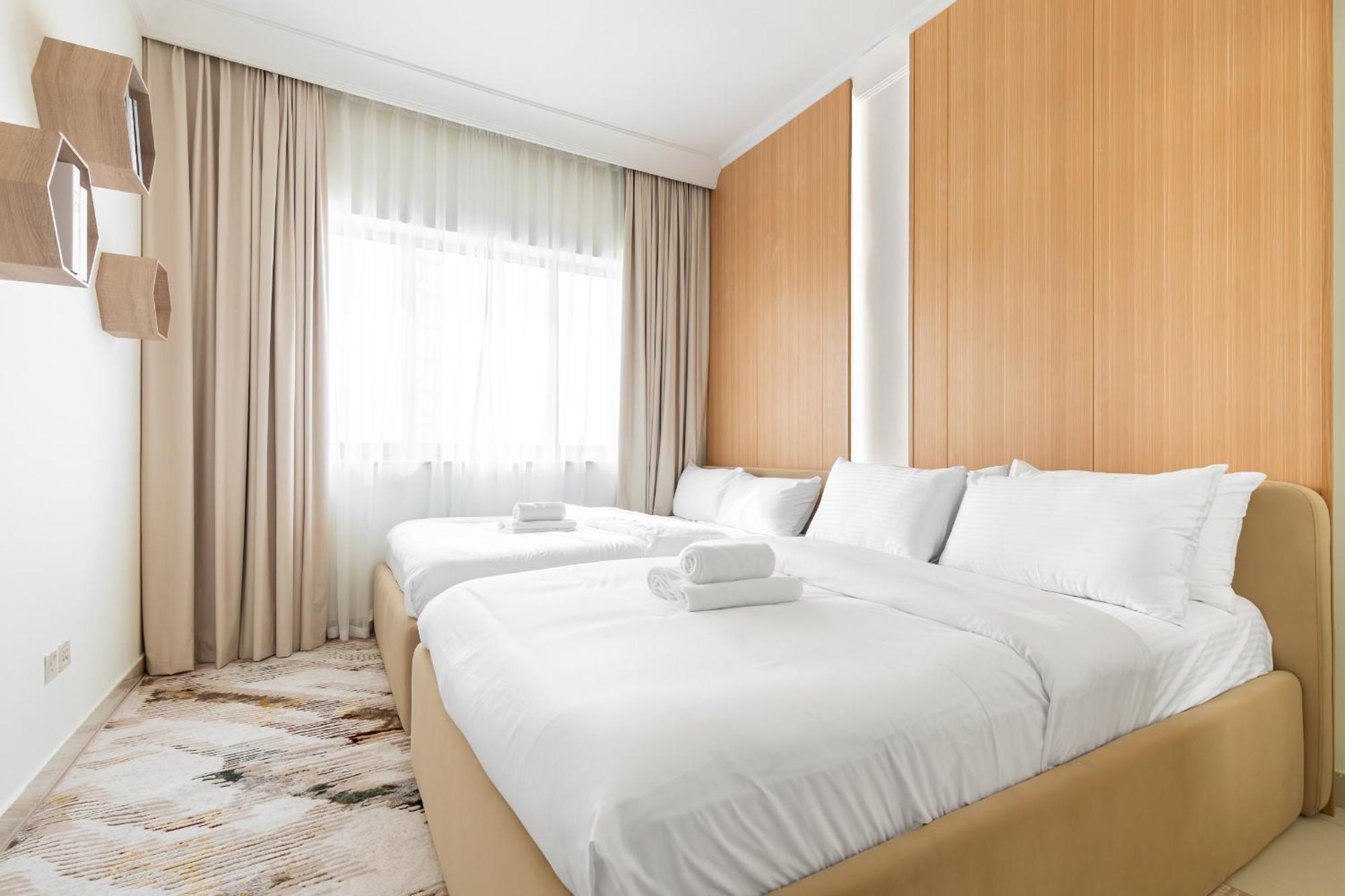 Apartment Fancy 3 Bedroom Right Next To Mall With Burj View In Downtown *