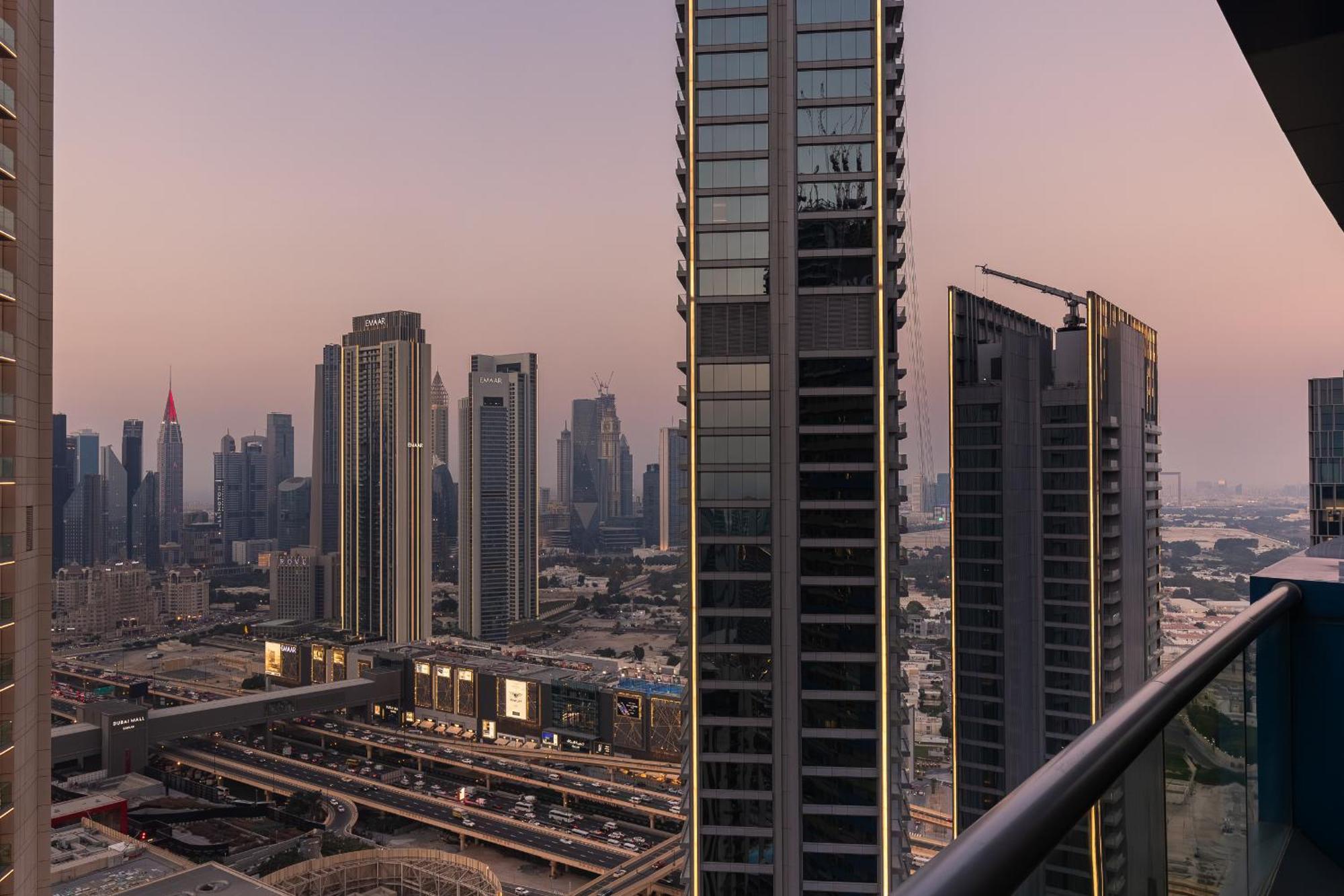 Fancy 3 Bedroom Right Next To Mall With Burj View In Downtown Dubai