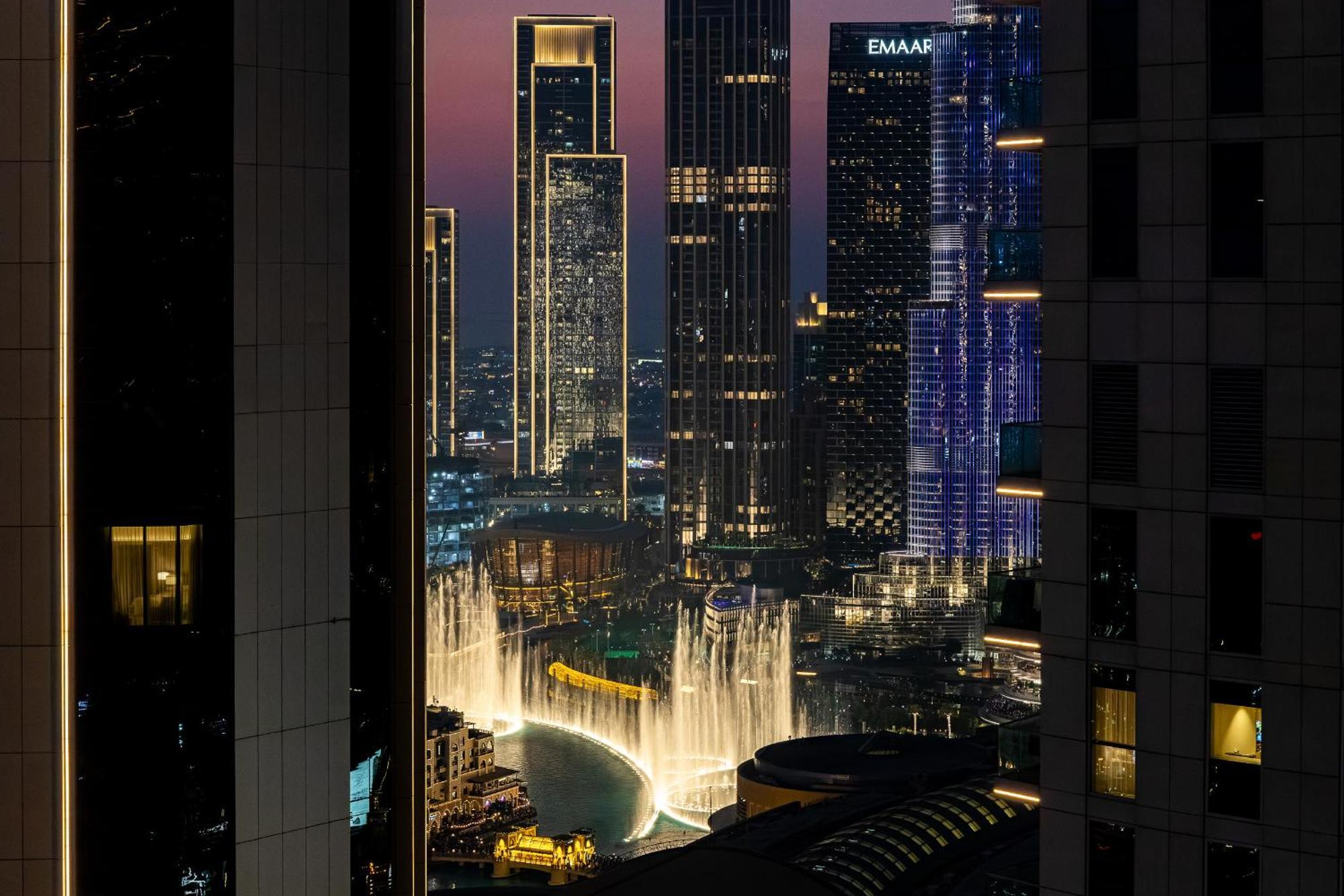 Fancy 3 Bedroom Right Next To Mall With Burj View In Downtown