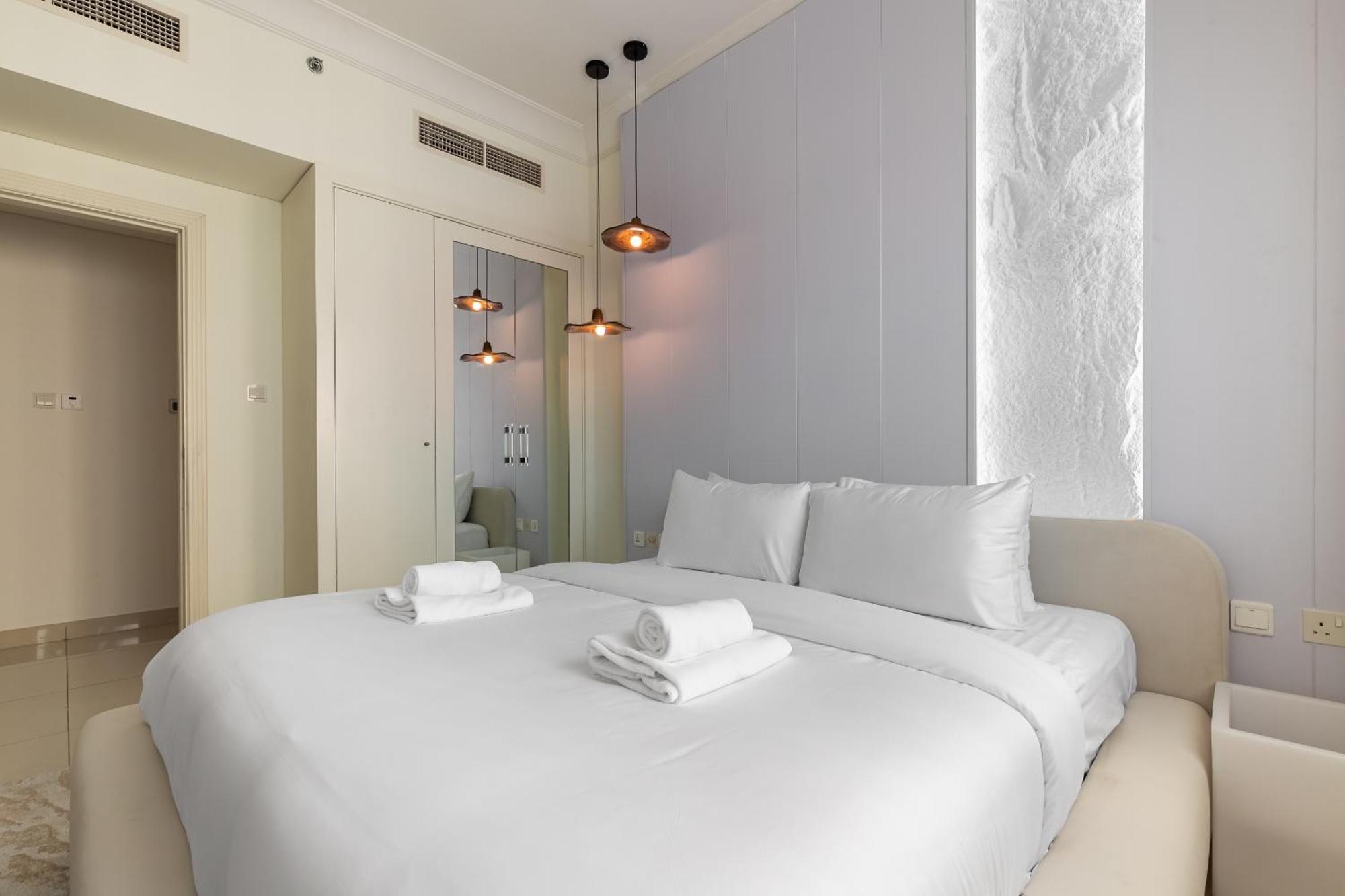Fancy 3 Bedroom Right Next To Mall With Burj View In Downtown Apartment