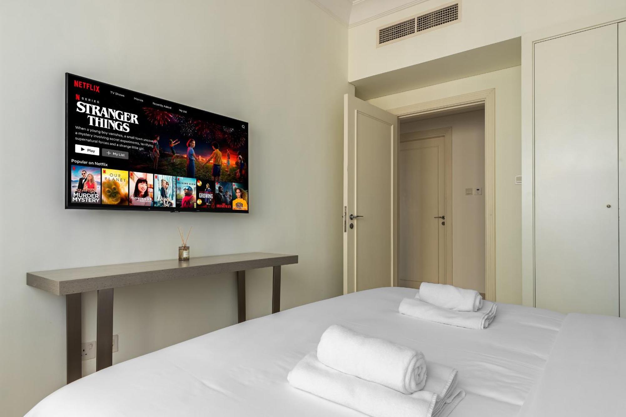 Apartment Fancy 3 Bedroom Right Next To Mall With Burj View In Downtown *