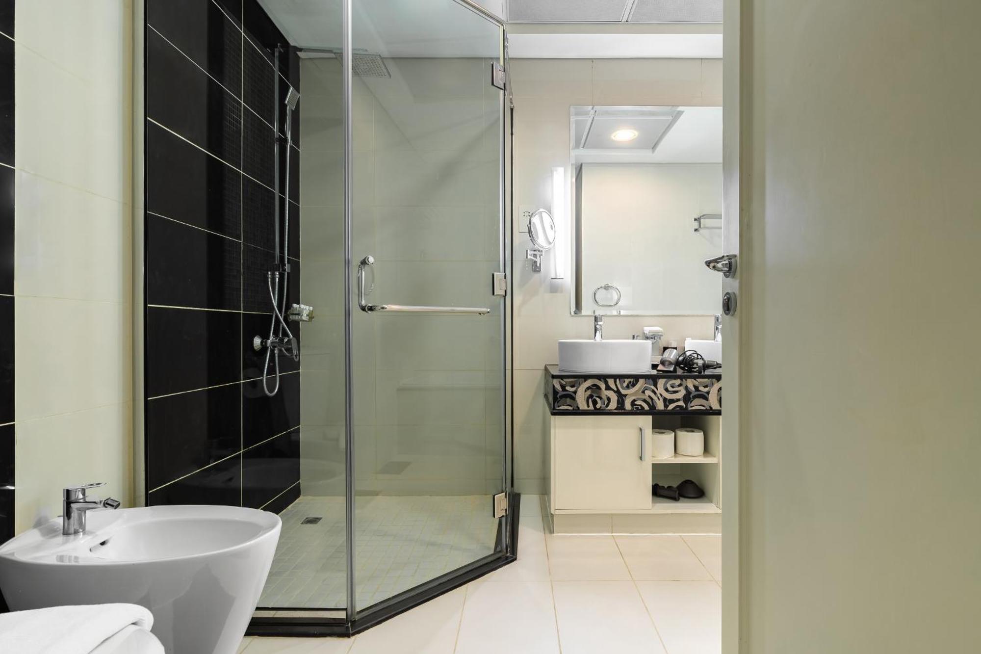Apartment Fancy 3 Bedroom Right Next To Mall With Burj View In Downtown