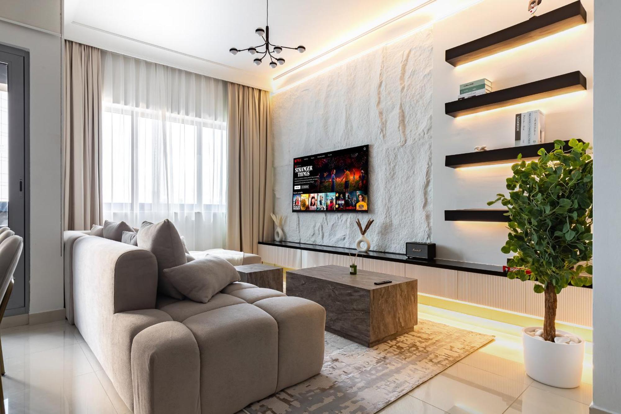 Fancy 3 Bedroom Right Next To Mall With Burj View In Downtown *